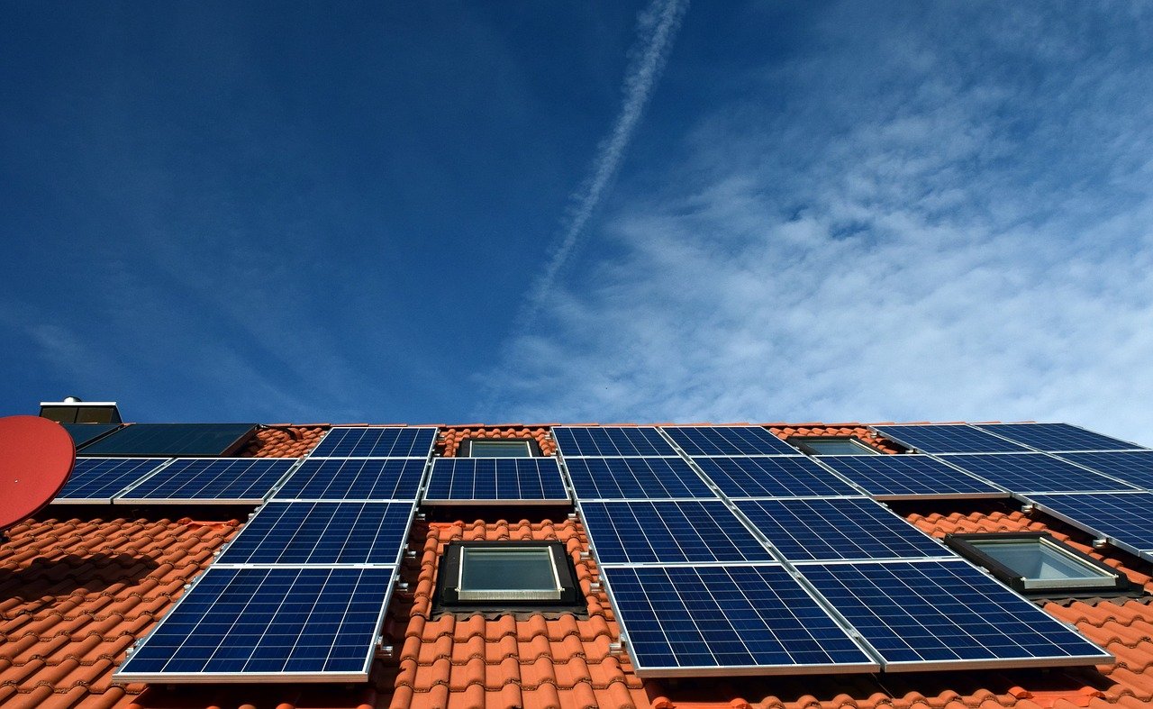 El revestimiento transparente enfría las células solares al tiempo que aumenta la eficiencia